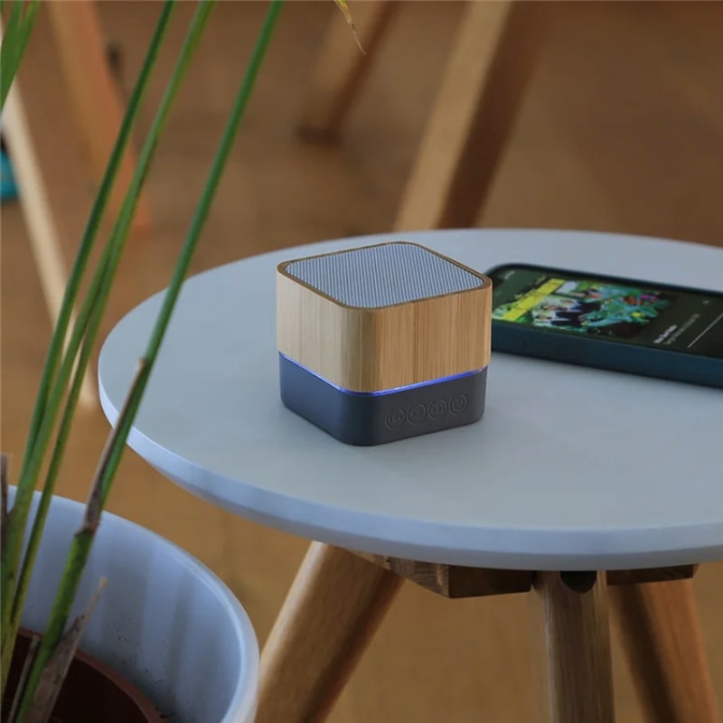 Mini Bamboo Bluetooth Ηχείο – Φυσική Αισθητική, Ισχυρός Ήχος & RGB Φωτισμός